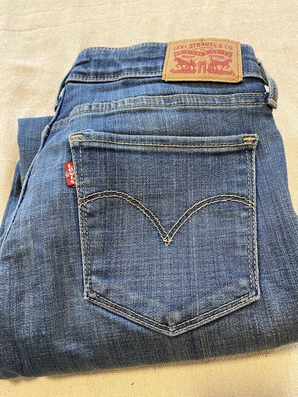 Levis Womens 711 Skinny Jeans Size 28W 30L Mid Rise Medium Wash Western Cowgirl